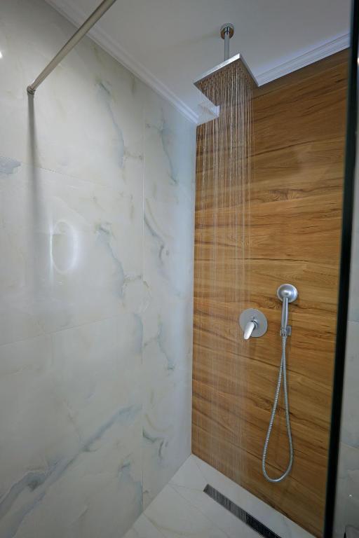 Πλακακια Μπανιου Σειρα Elegancia Wood and Marmi 120cm